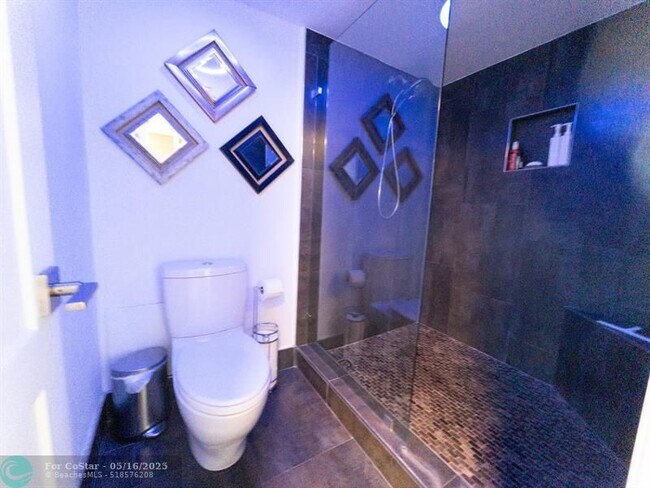 Building Photo - 209 N Fort Lauderdale Beach Blvd