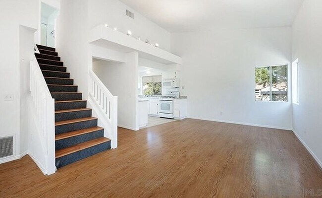 Building Photo - 931 H St
