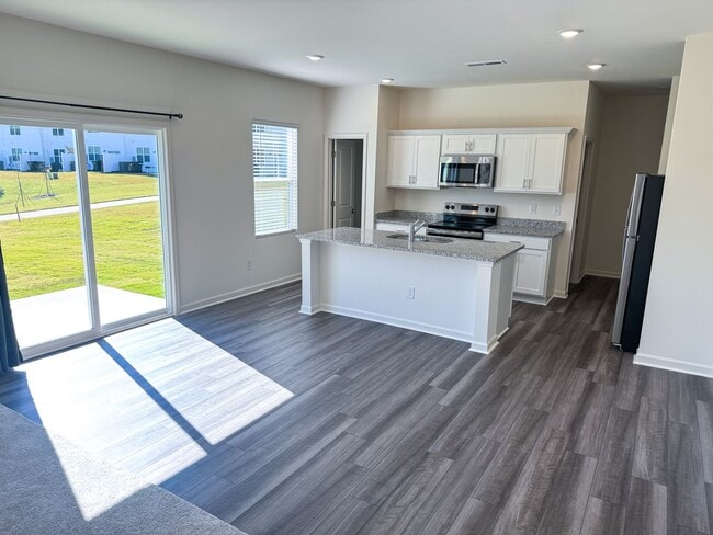 Building Photo - Brand new 2100sqft 4-bedroom / 3-Bath in t...