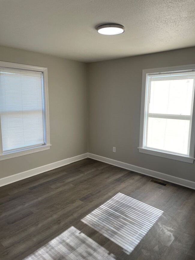 Building Photo - 1112 Cayuga St