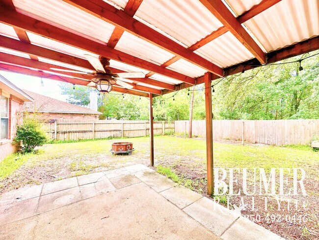 Building Photo - Now Available - 4br/2ba Home near NAS Pensacola back Gate