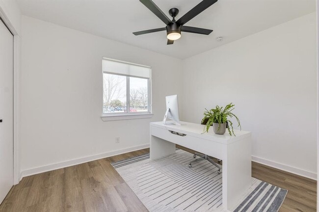 Building Photo - 905 Turtle Creek Blvd