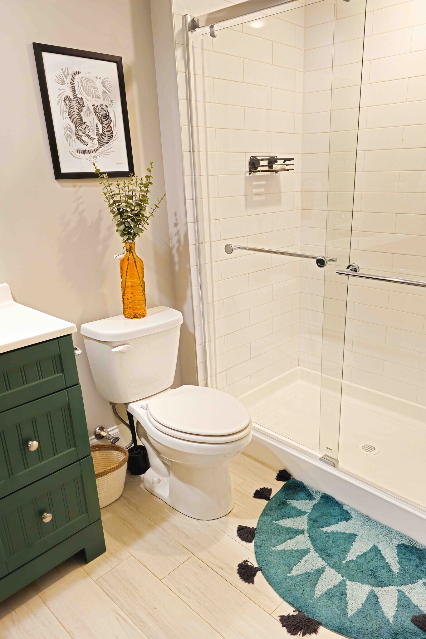 Relaxing Bathroom - 640 S Linwood Ave