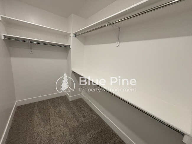 Building Photo - 4403 E Hatch Holw Ln