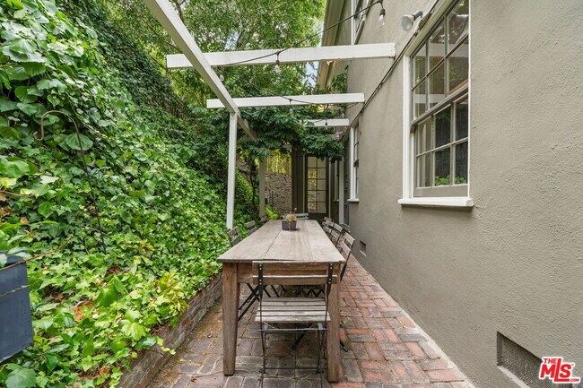 Building Photo - 5630 Spreading Oak Dr