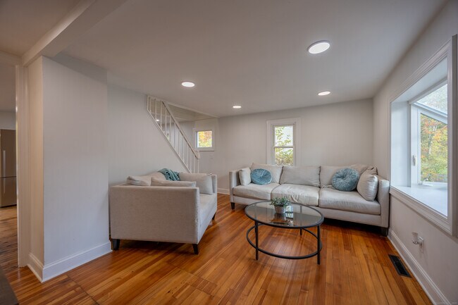 Primary Photo - 215 Crystal Lake Rd