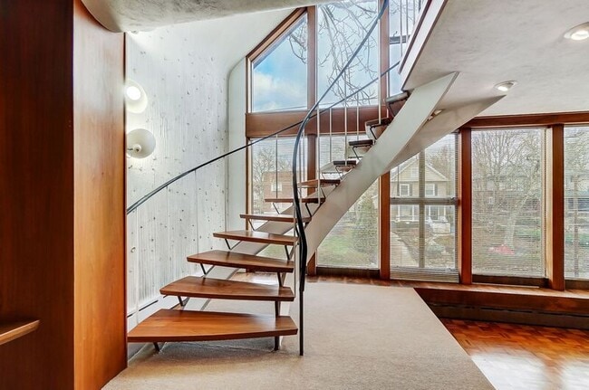 Building Photo - 2881 Observatory Ave