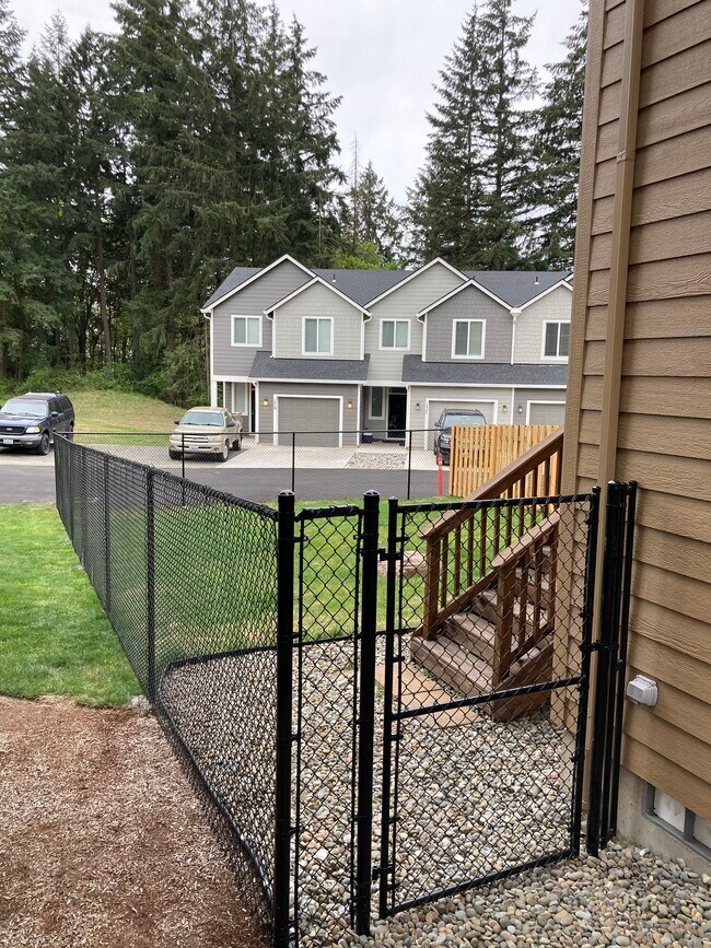 Building Photo - 197 Cloverdale Rd