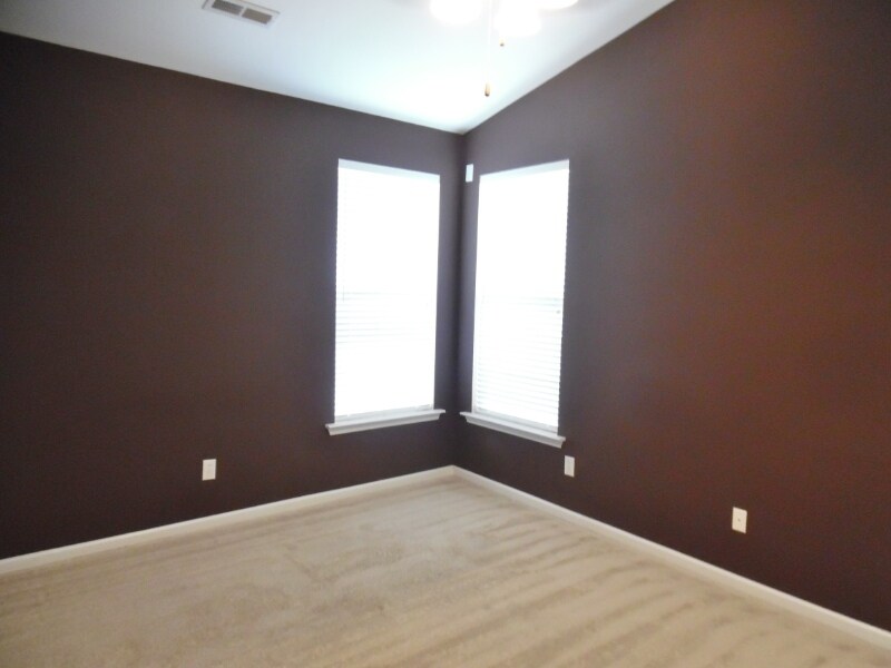 Building Photo - 422 Plamondon Dr