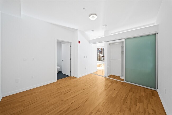 Building Photo - 346 Congress St