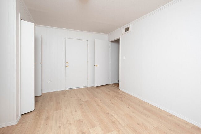 Building Photo - 2050 S Bowie St