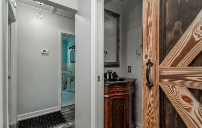 Building Photo - 6613 Westover-
