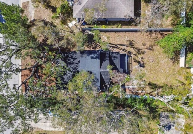 Building Photo - Housing Voucher Accepted: Charming 4-Bedroom Home in Saint Petersburg