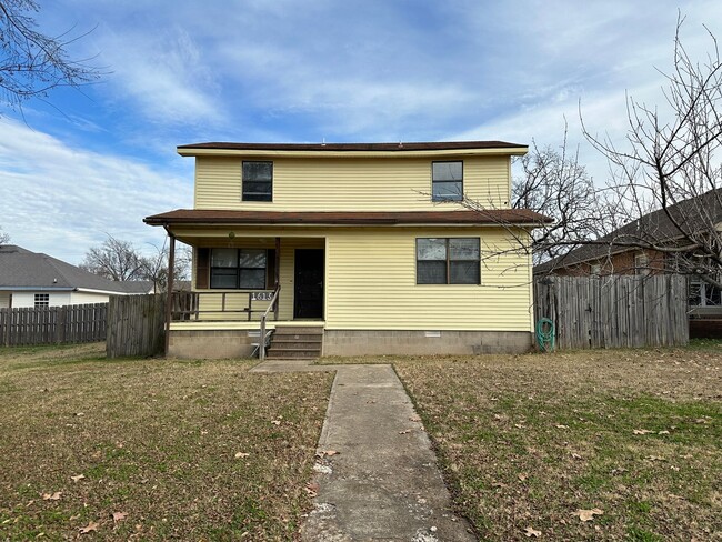 Primary Photo - Beautiful 3 Bed / 2 Bath Two-Story Home