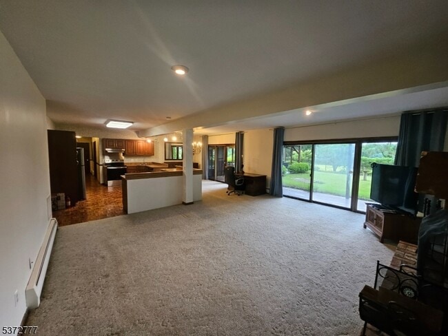 Building Photo - 242 Clove Rd