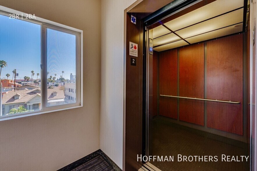 Building Photo - 251 Robinson St