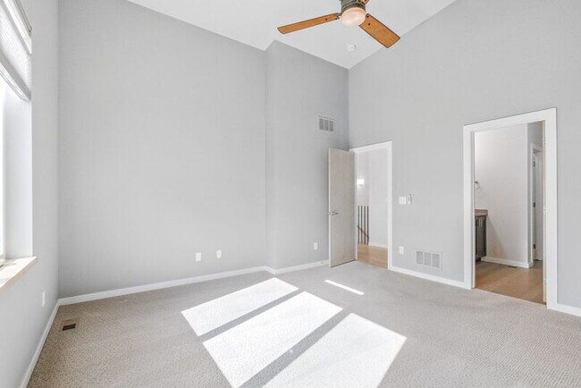 Building Photo - 1821 Blue Star Ln