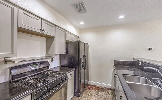 Building Photo - 1425 Bow Creek Ct