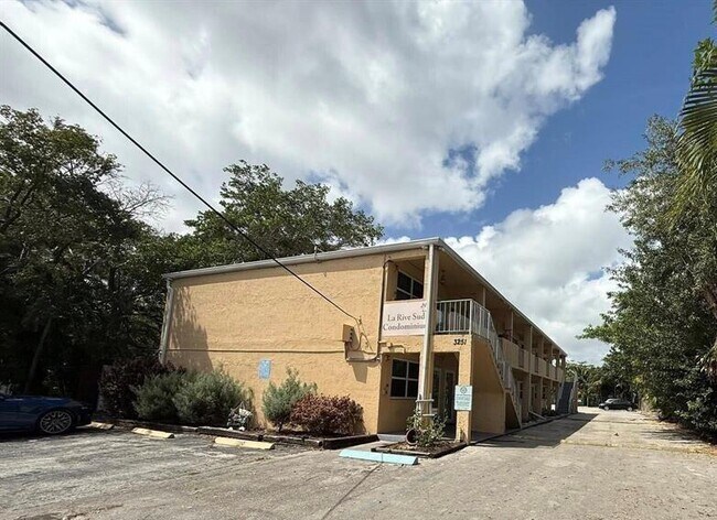 Building Photo - 3251 SW 44th St
