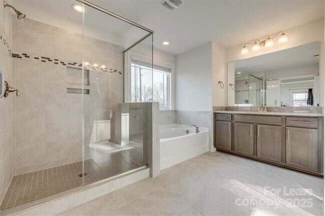Building Photo - 6299 Artigas Dr