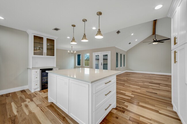 Building Photo - 403 Moody St