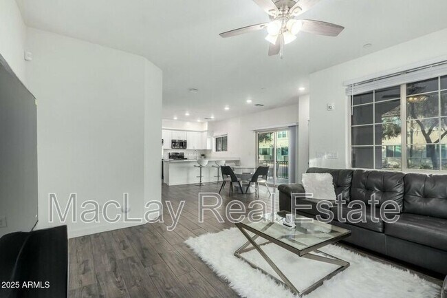 Building Photo - 1918 E Bridgeport Pkwy