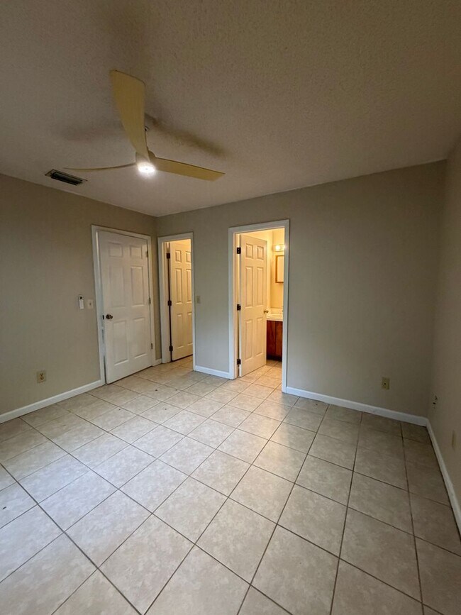 Building Photo - 412/414 Admirals Walk Dr