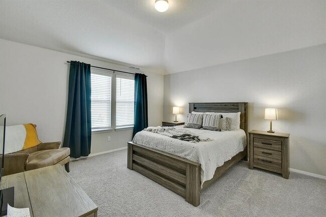 Building Photo - 121 Crescent St