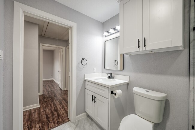 Building Photo - 513 Barkley St