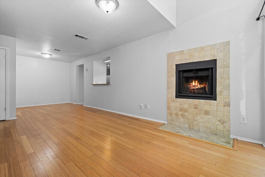 Building Photo - 3627 Menchaca Rd