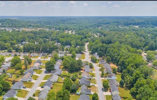 Building Photo - 605 Ashland Park Way SE