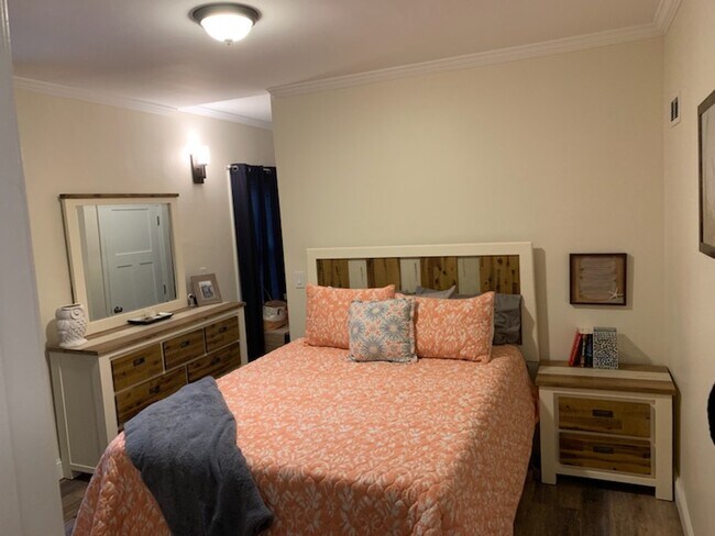 Building Photo - 1 Main St