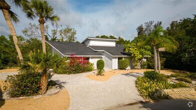 Building Photo - 733 Tropical Cir