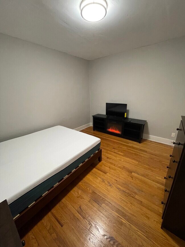 Building Photo - 361 State