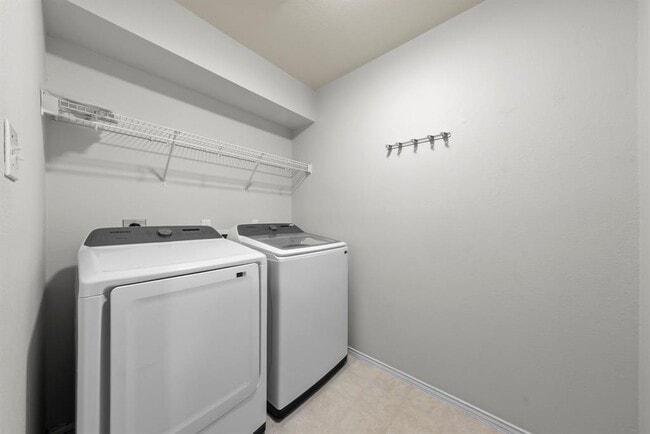 Building Photo - 298 Hogan