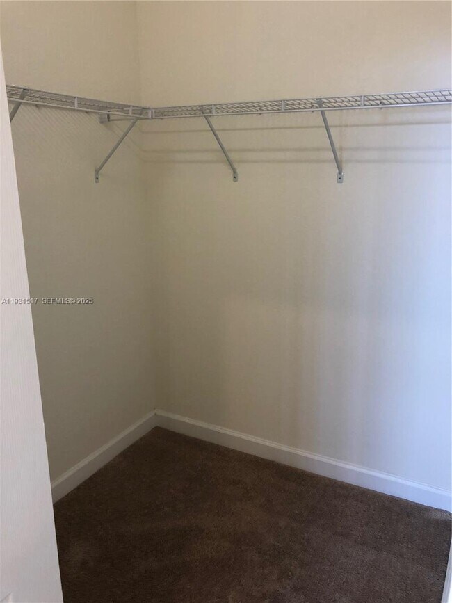 Building Photo - 105 SE 33rd Terrace