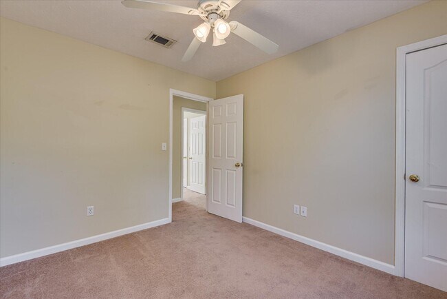 Building Photo - 2102 Howard Mill Rd