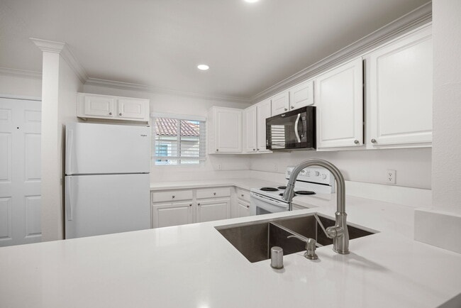 Building Photo - 7505 Charmant Dr