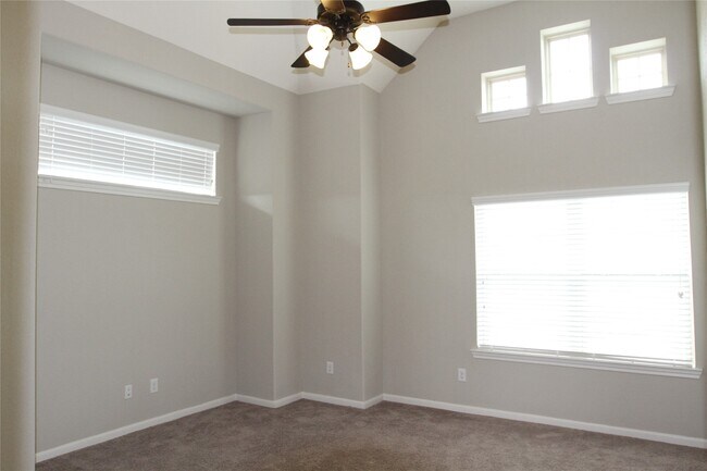Building Photo - 12102 La Strada St