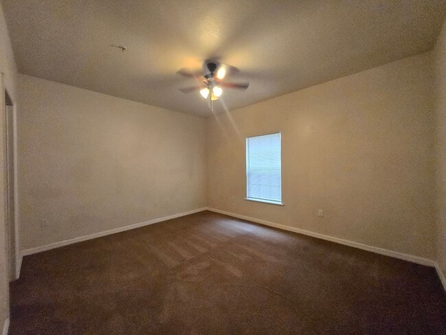Building Photo - 2/2 ( Eagle Trace) Charming, updated townh...