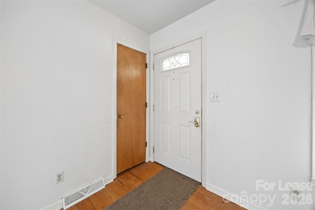 Building Photo - 1037 Stoneybrook Ln