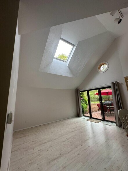 Building Photo - 68 Mid Iron Way