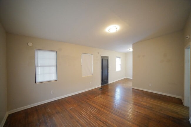 Building Photo - 2 Bed / 1 Bath HOME