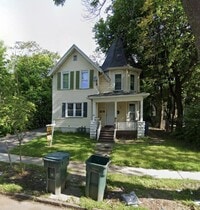Building Photo - 10 Locust St