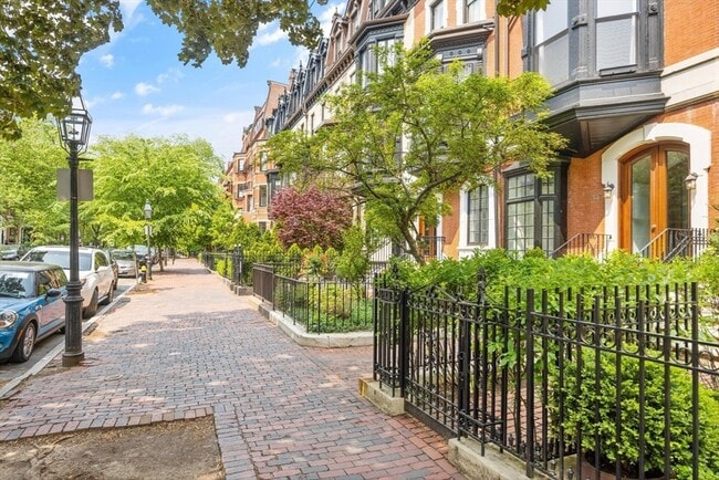 Building Photo - 227 Marlborough St