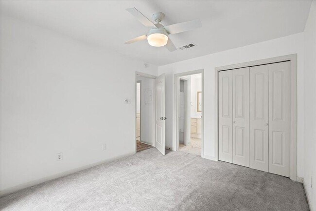 Building Photo - 1705 Crossing Pl