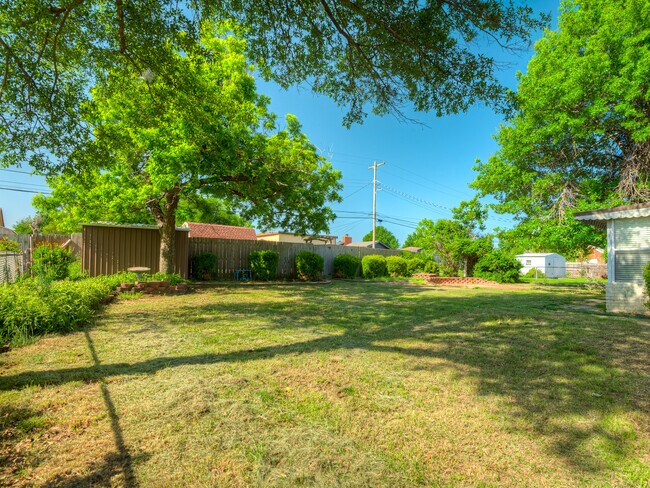 Building Photo - 1505 W Blake St