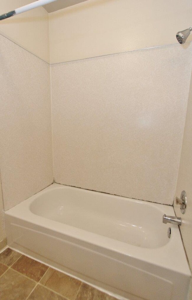 Building Photo - 639 N Moffatt Ave