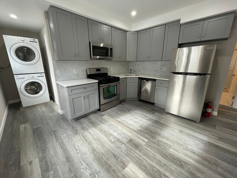 Building Photo - 16 Long Ave