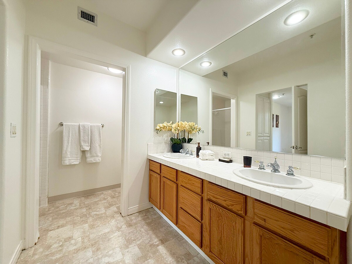 Building Photo - 144 S 3rd St